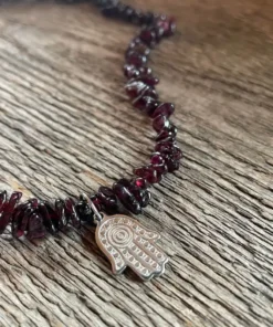 Náhrdelník GRANÁT ALMANDIN Hamsa